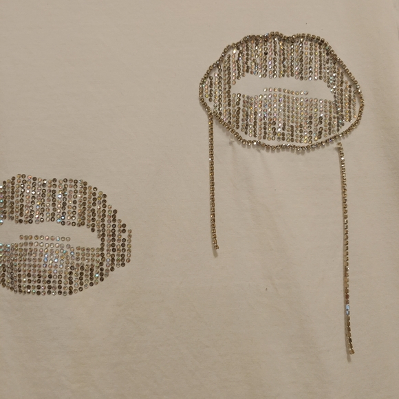 Top with Rhinestone Lips - Picture 2 of 6